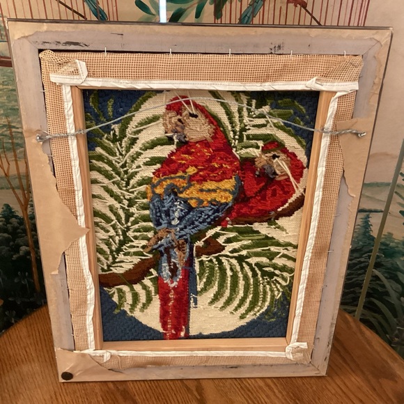 1980s crewel needle point of parrots - Picture 6 of 9
